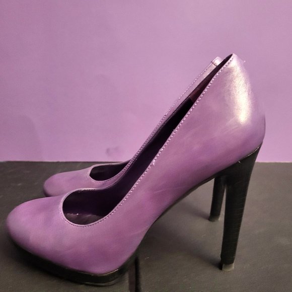 BCBGeneration Purple Leather Size 4.5 Round Toe Pump - Picture 1 of 12